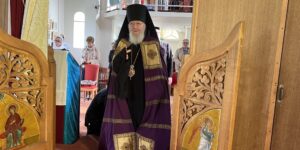 Mgr Syméon de Domodedovo en visite à la paroisse orthodoxe de Chaville